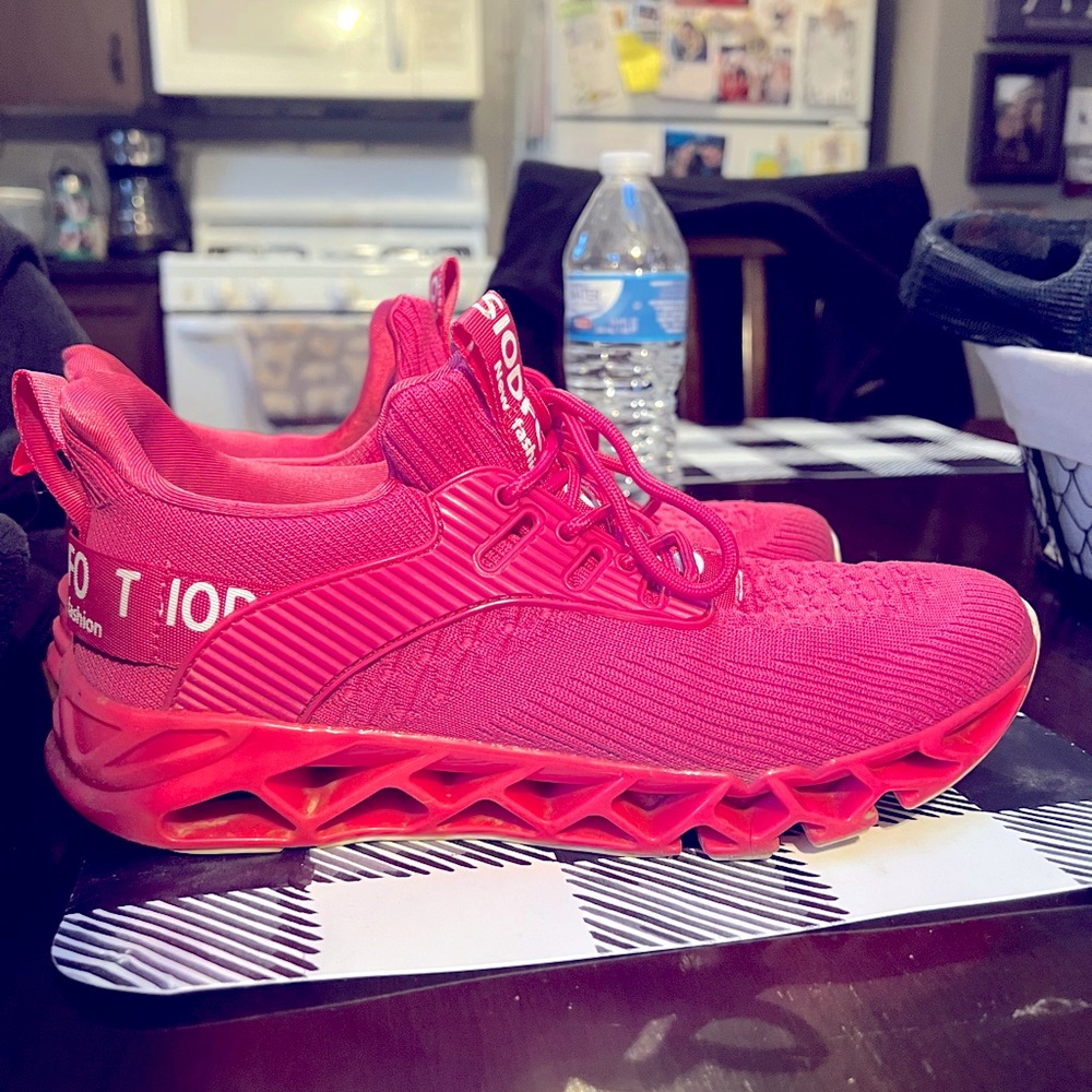 Womens Hot pink running shoes 8.5